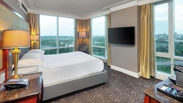 Suite, Akses Club Lounge | Seprai premium, minibar, brankas, dan meja kerja