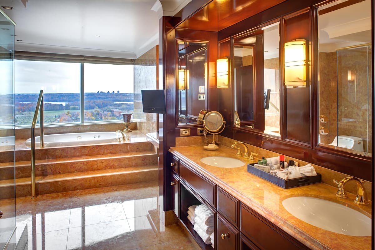 Royal-Suite, 1 King-Bett | Hochwertige Bettwaren, Minibar, Zimmersafe, Schreibtisch