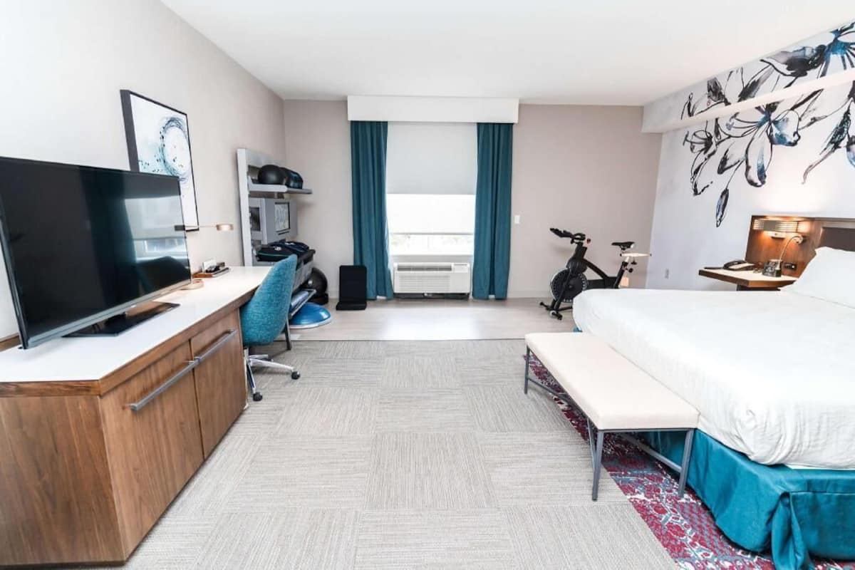 Premium bedding, pillowtop beds, in-room safe, desk