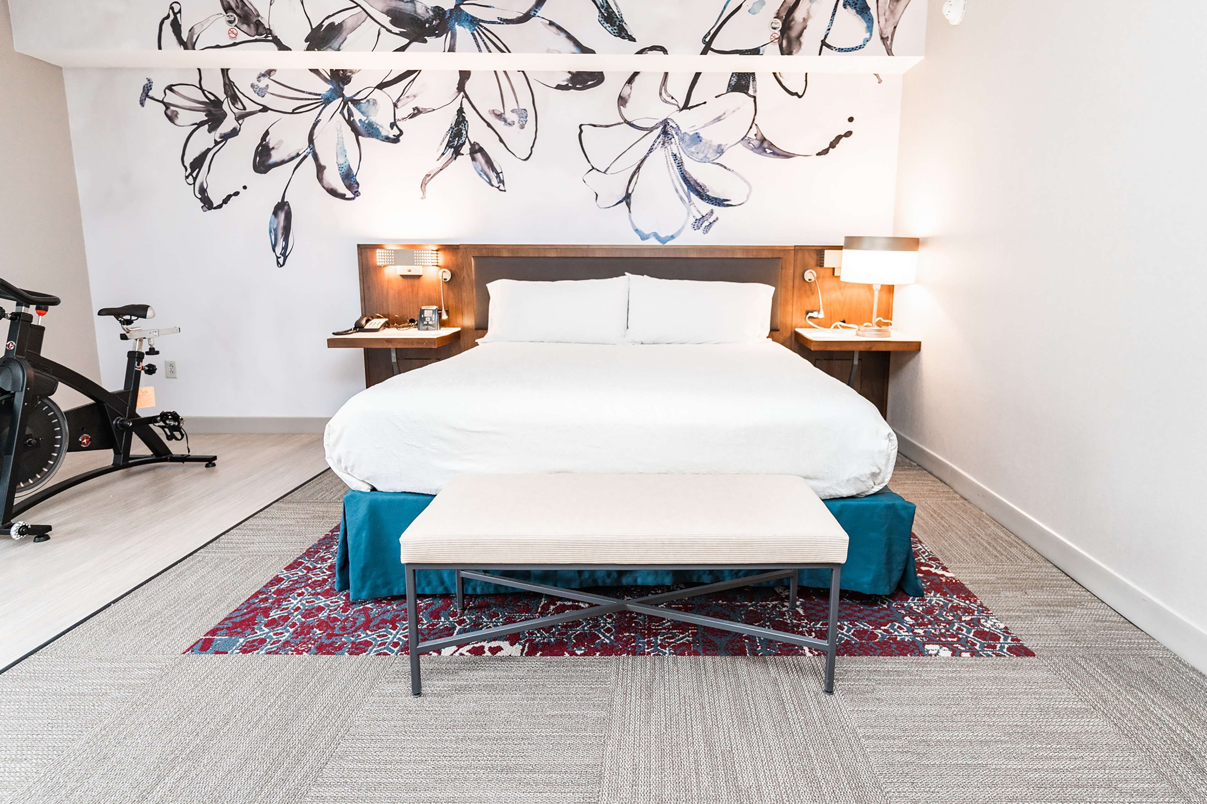 room, 1 king bed, accessible, bathtub (mobility & hearing) | premium bedding, pillow-top beds, in-room safe, desk