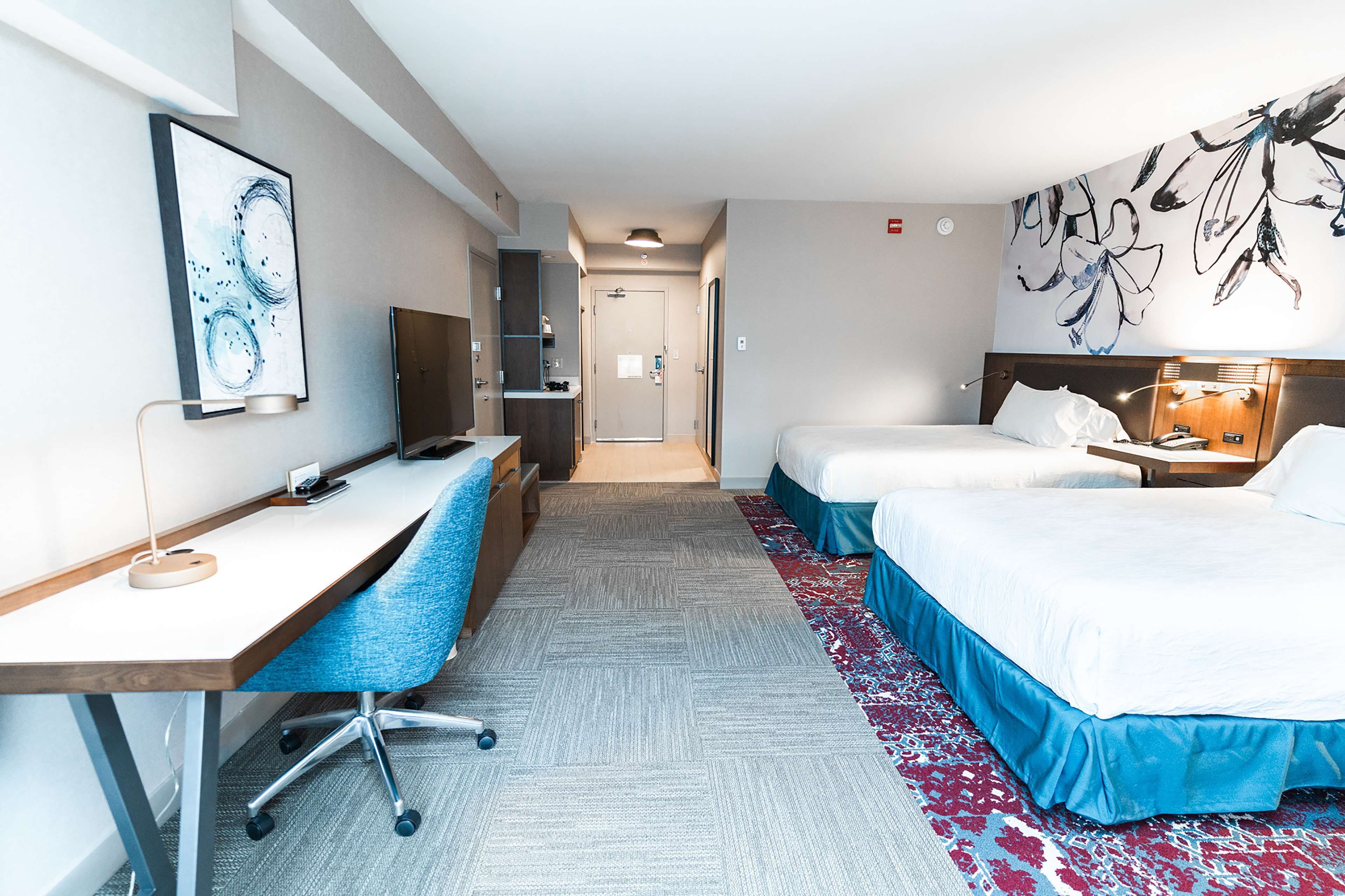 premium bedding, pillow-top beds, in-room safe, desk