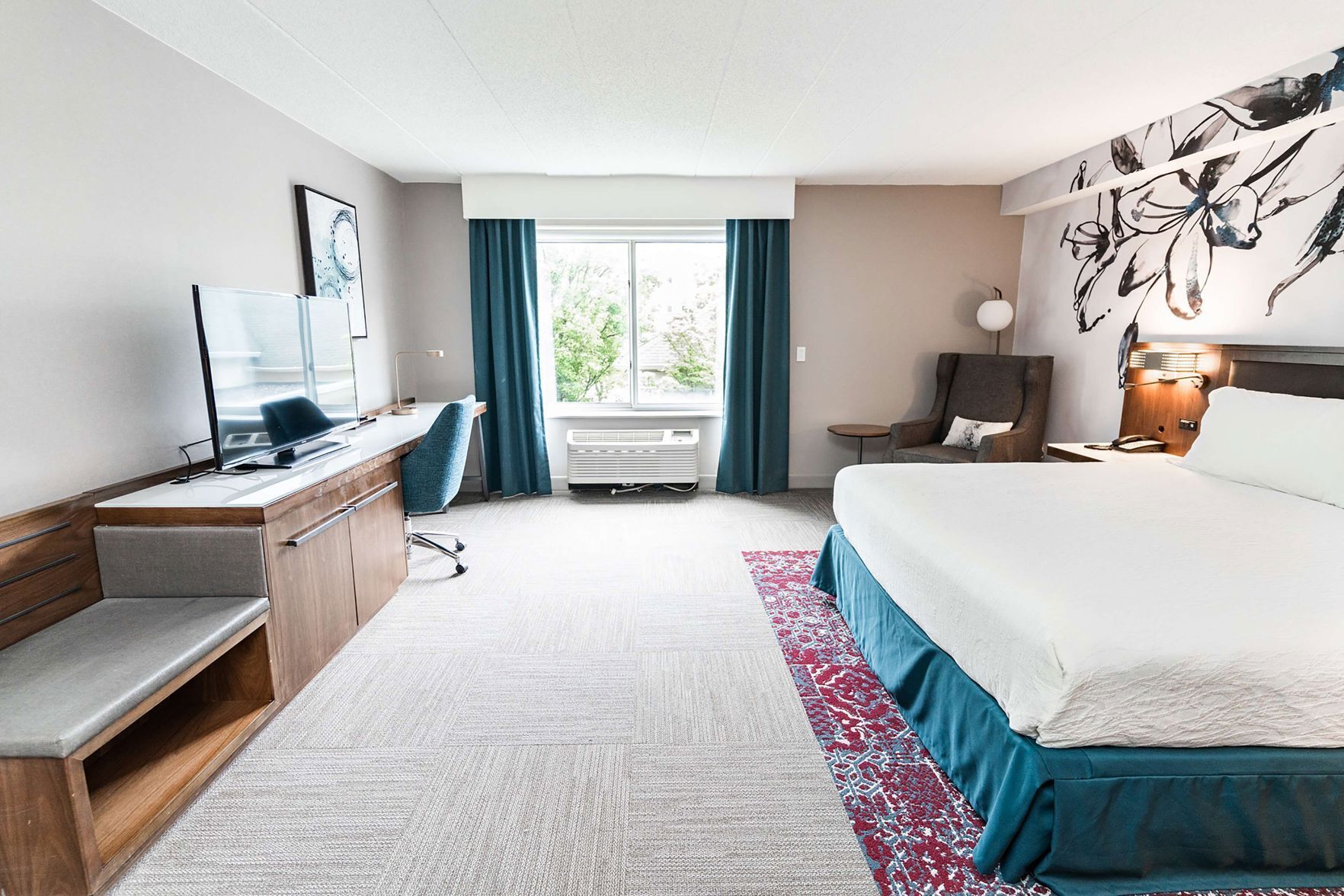 Premium bedding, pillowtop beds, in-room safe, desk