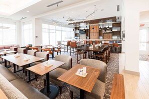 Breakfast and dinner served - Hilton Garden Inn Fairfax (Fairfax)