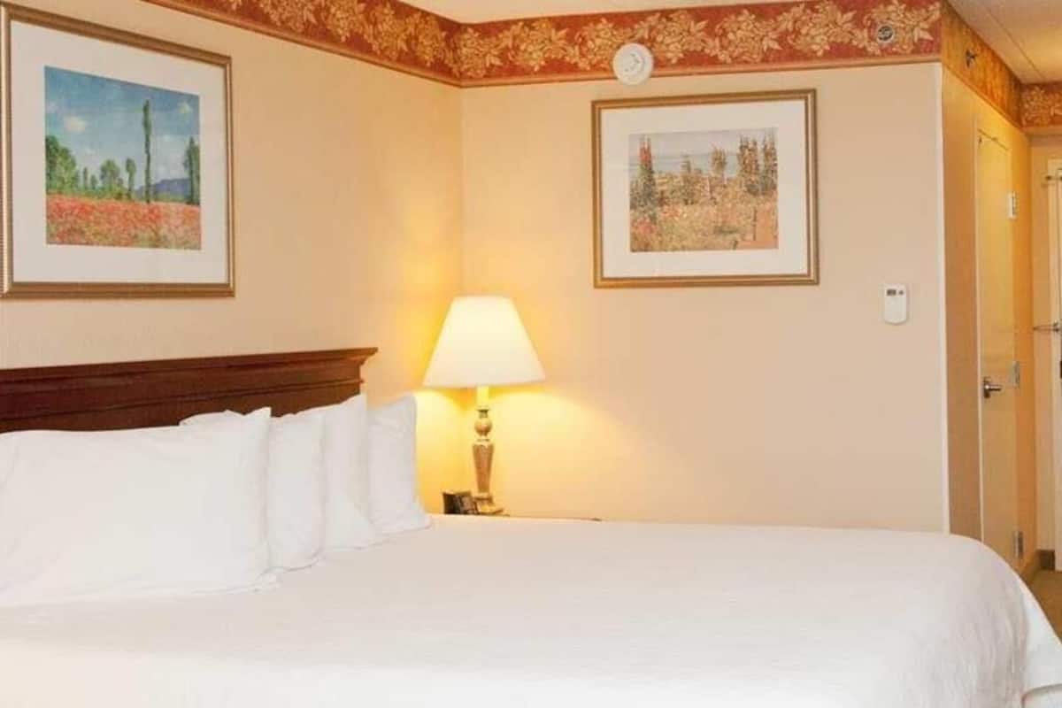 Premium bedding, pillowtop beds, in-room safe, desk
