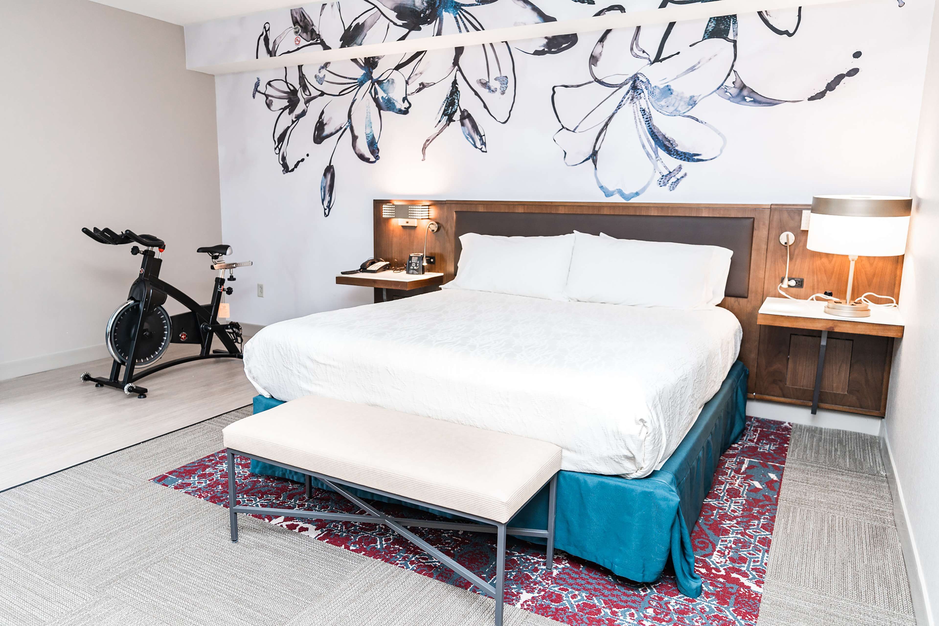 room, 1 king bed, accessible, bathtub (mobility & hearing) | premium bedding, pillow-top beds, in-room safe, desk