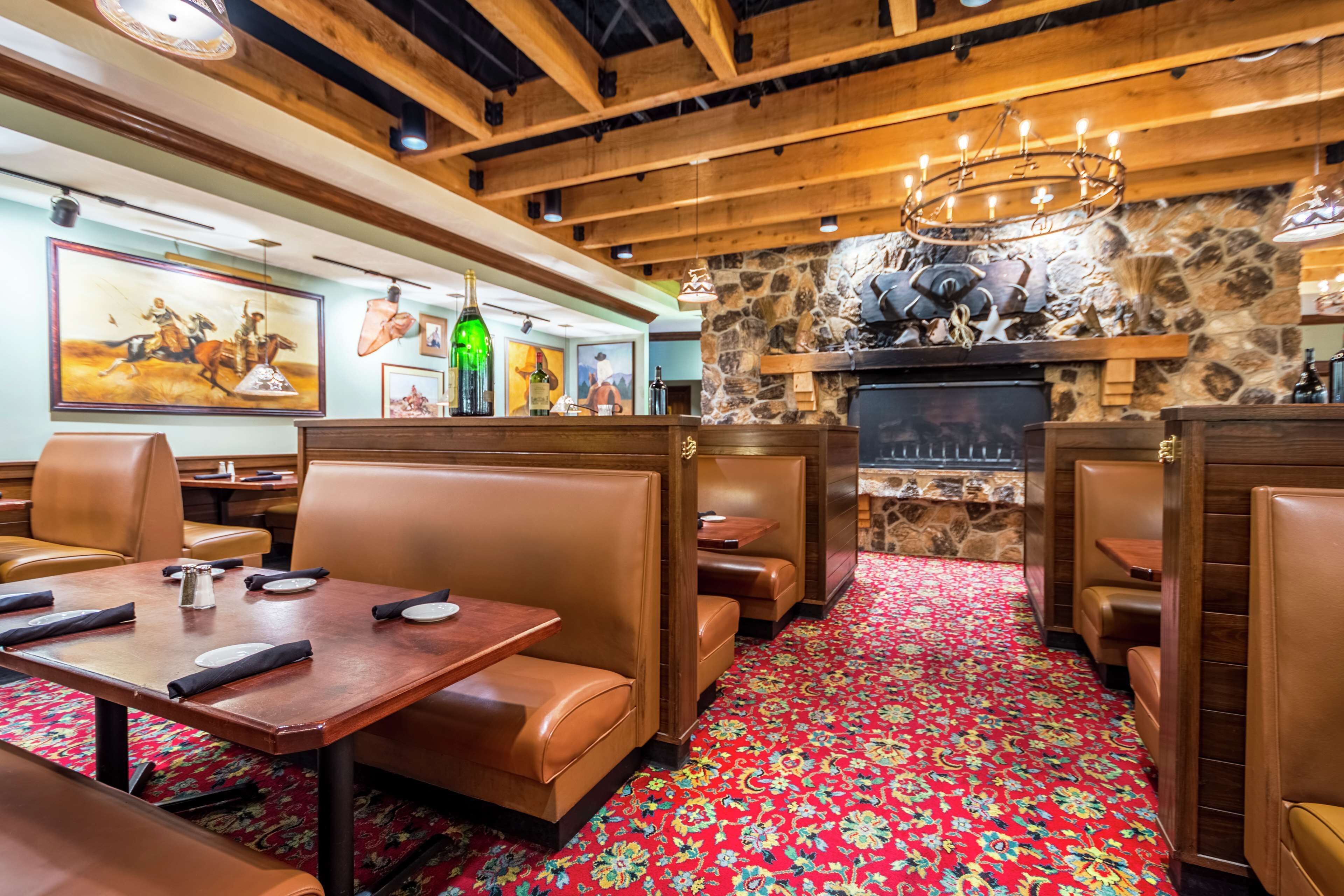 Lunch and dinner served, American cuisine