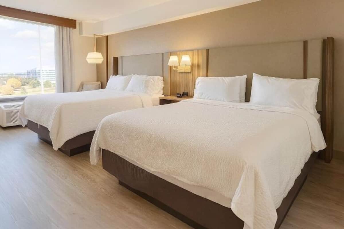 1 bedroom, in-room safe, desk, iron/ironing board