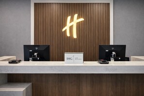 Exterior - Holiday Inn Hotel & Suites Mississauga by IHG (Mississauga)