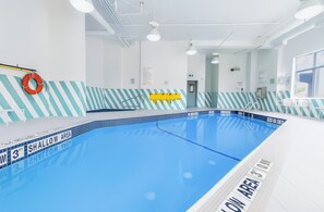 Indoor pool - Holiday Inn Hotel & Suites Mississauga by IHG (Mississauga)