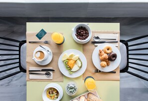 Daily buffet breakfast (EUR 13 per person)