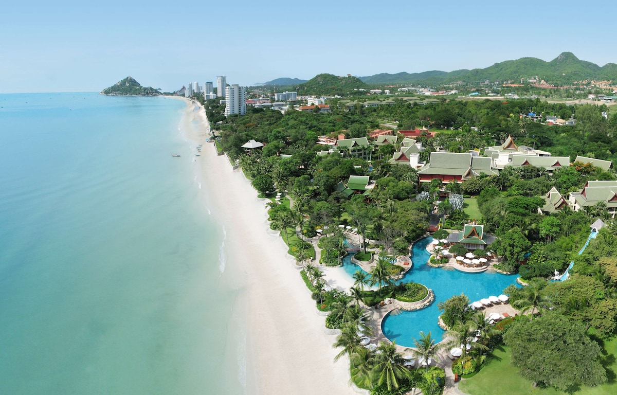 Hyatt Regency Hua Hin exterior view