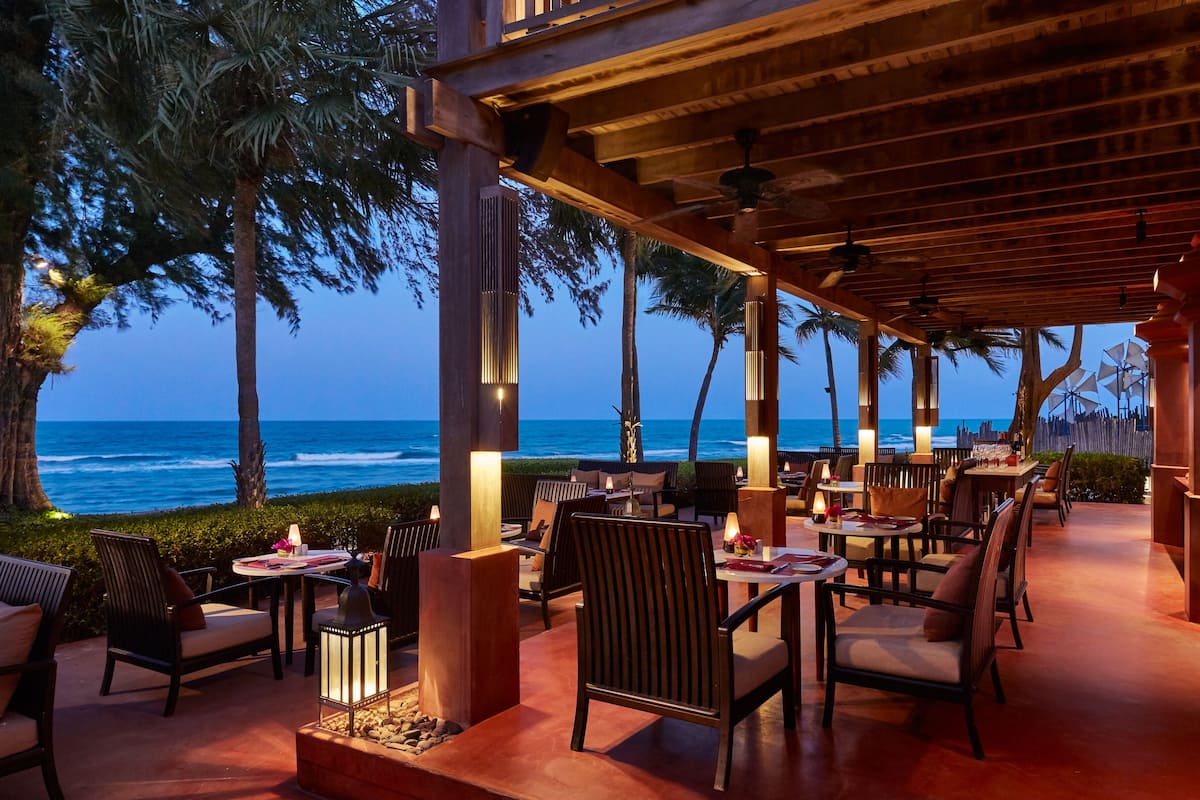 3 restaurants, breakfast, lunch, dinner served; italian cuisine