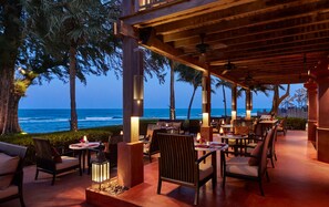 3 restaurants, breakfast, lunch, dinner served; Italian cuisine