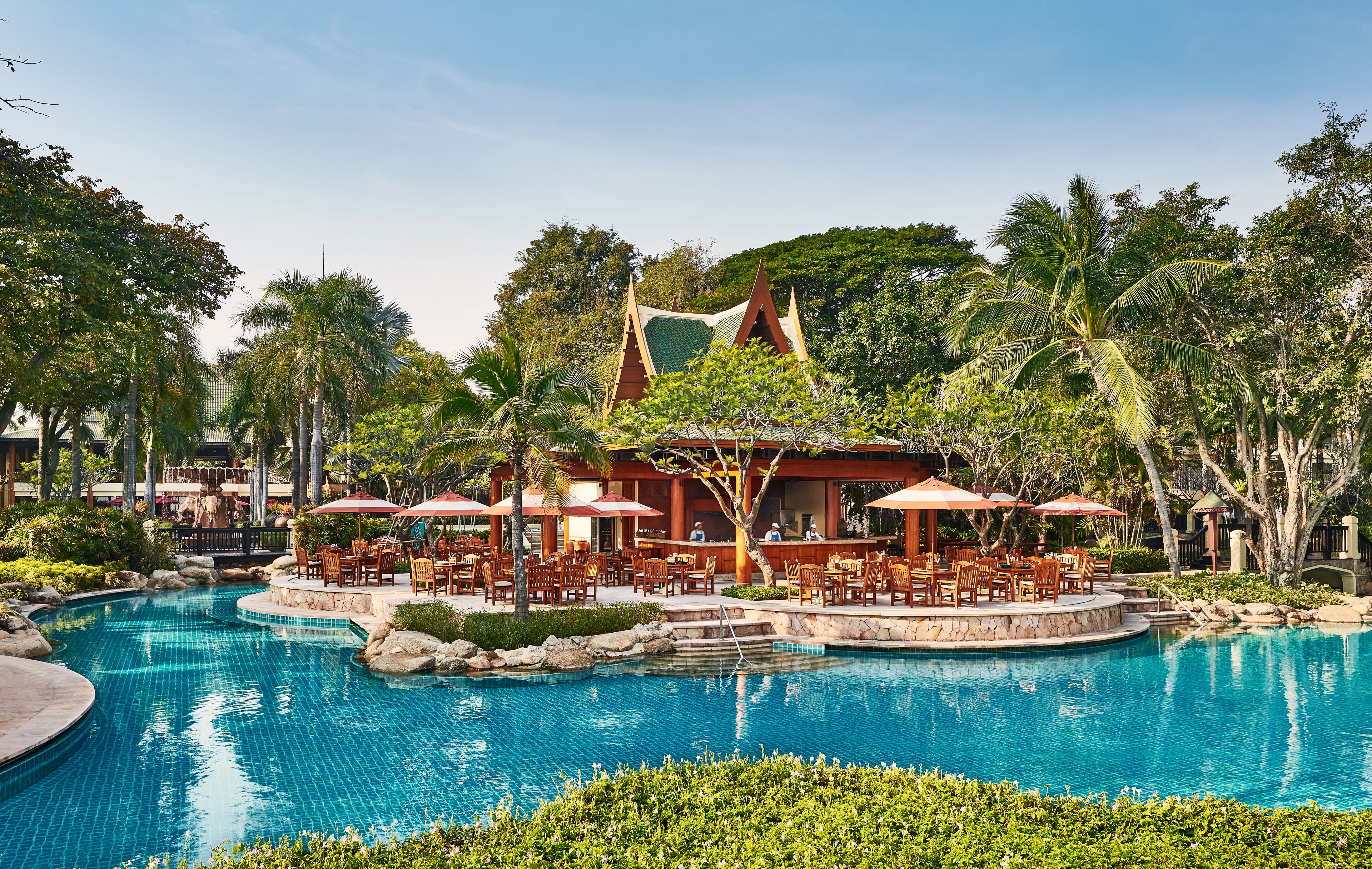 3 nhà hàng, phục vụ bữa sáng, bữa trưa, bữa tối, món Ý 