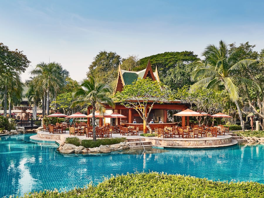 3 restauranter; serverer morgenmad, frokost og italienske retter