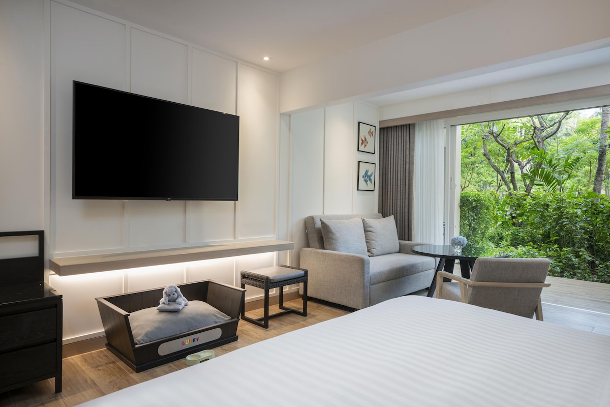 Rom – deluxe, 1 kingsize-seng (Pet Friendly) | Sengetøy av topp kvalitet, dundyner, safe på rommet og skrivebord