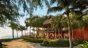 3 restaurants, breakfast, lunch, dinner served; Italian cuisine - Hyatt Regency Hua Hin (Hua Hin)