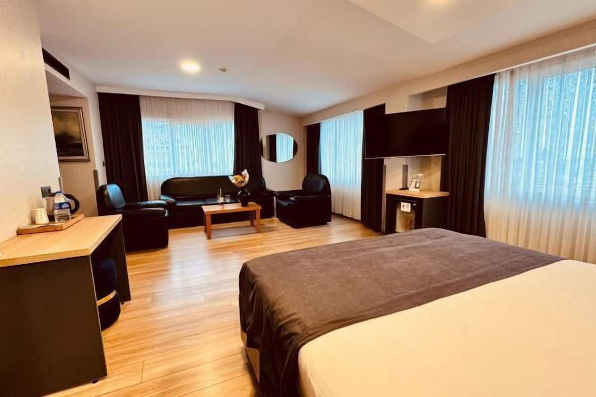 1 habitación, minibar, caja de seguridad en la habitación y escritorio