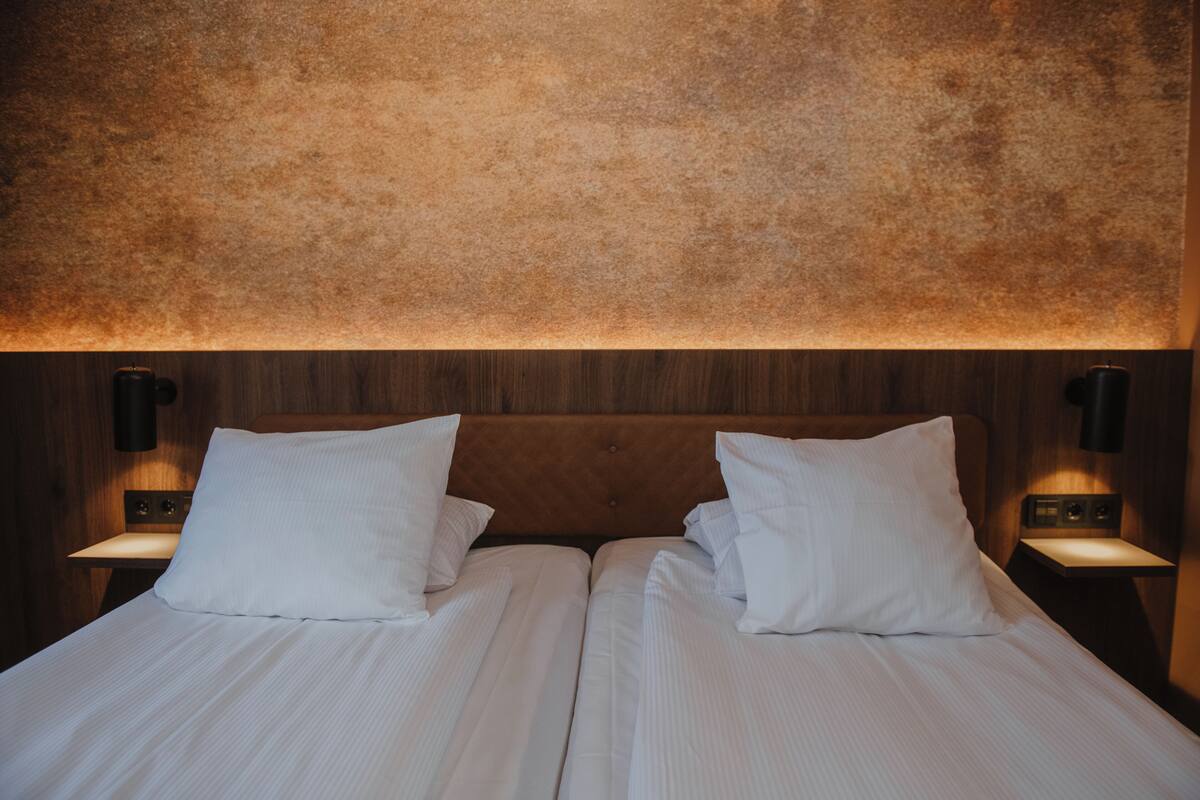 standard twin room | bed sheets