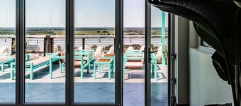 Hu. Hotel