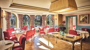 Breakfast, lunch, dinner served; French cuisine, garden views 