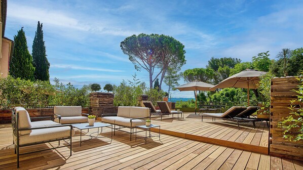 Junior Suite, Terrace, Garden View | Premium bedding, in-room safe, individually decorated