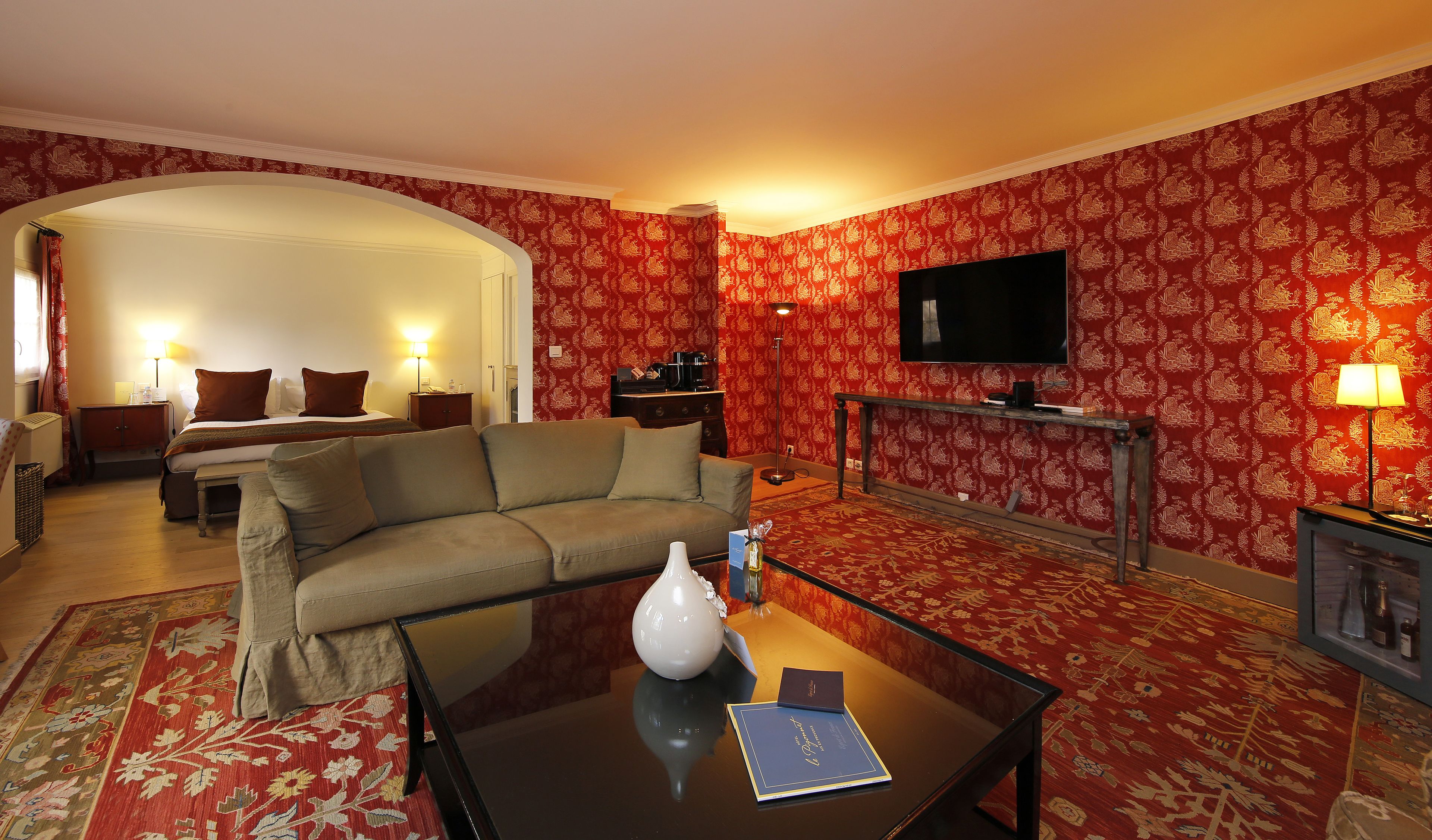 family suite | living area | 110-cm flat-screen tv with cable channels, tv