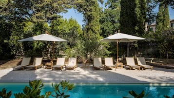 Villa Pigonnet, piscine privée | Vue de la chambre