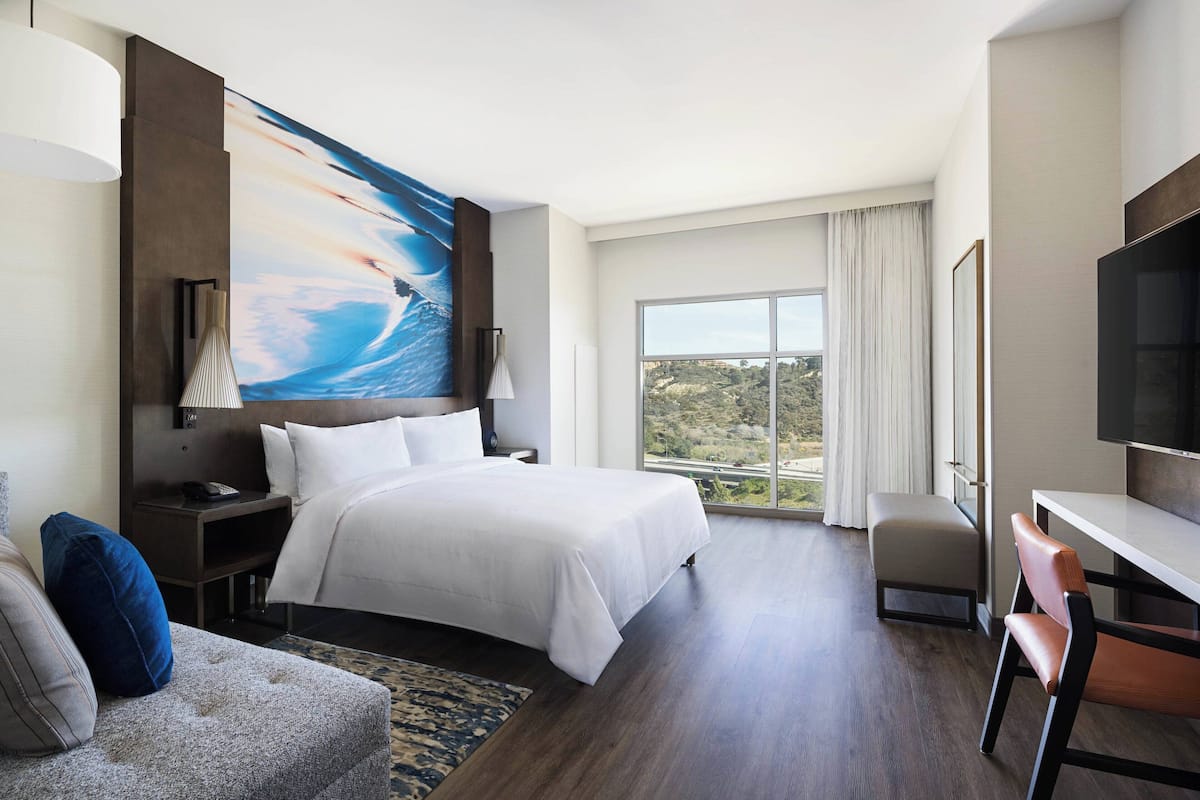 Egyptian cotton sheets, premium bedding, in-room safe, desk