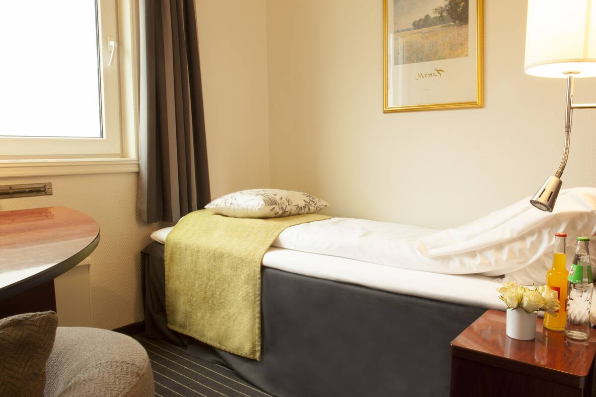 Economy Single Room | Bathroom | Free toiletries, towels