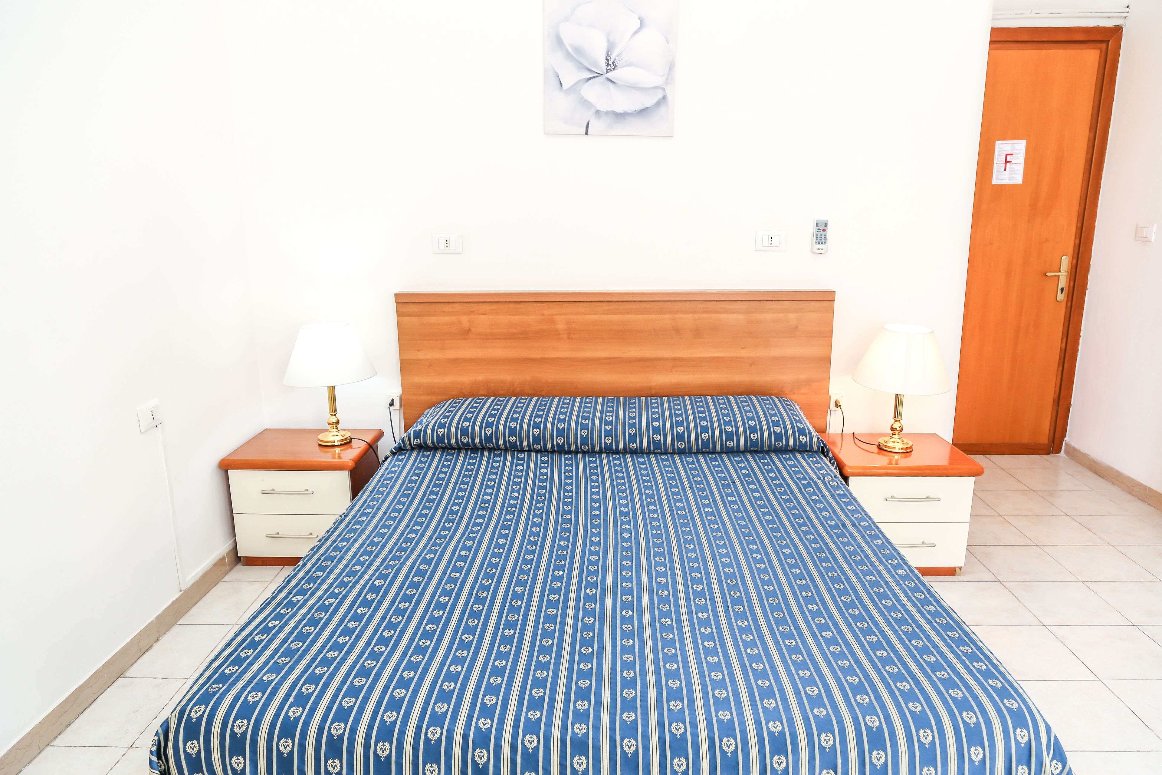 Habitació individual estàndard | Caixa forta a l'habitació, escriptori, wifi gratuïta i roba de llit 