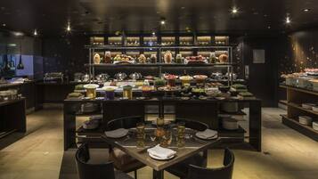 Daily buffet breakfast (INR 1000 per person)