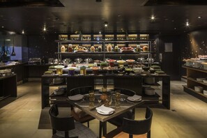 Daily buffet breakfast for a fee - The Park, Bangalore (Bengaluru)