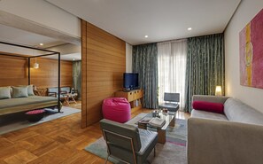 Room, 1 Queen Bed | Living area | 42-inch LED TV with satellite channels, TV, books - The Park, Bangalore (Bengaluru)