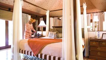 Luxury Tent, 1 King Bed | Premium bedding, minibar, in-room safe, desk
