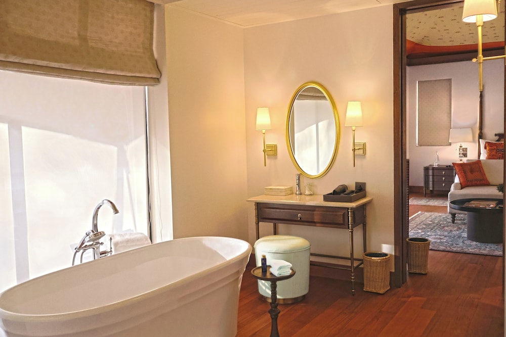 The Oberoi Vanyavilas Wildlife Resort, Ranthambore by null