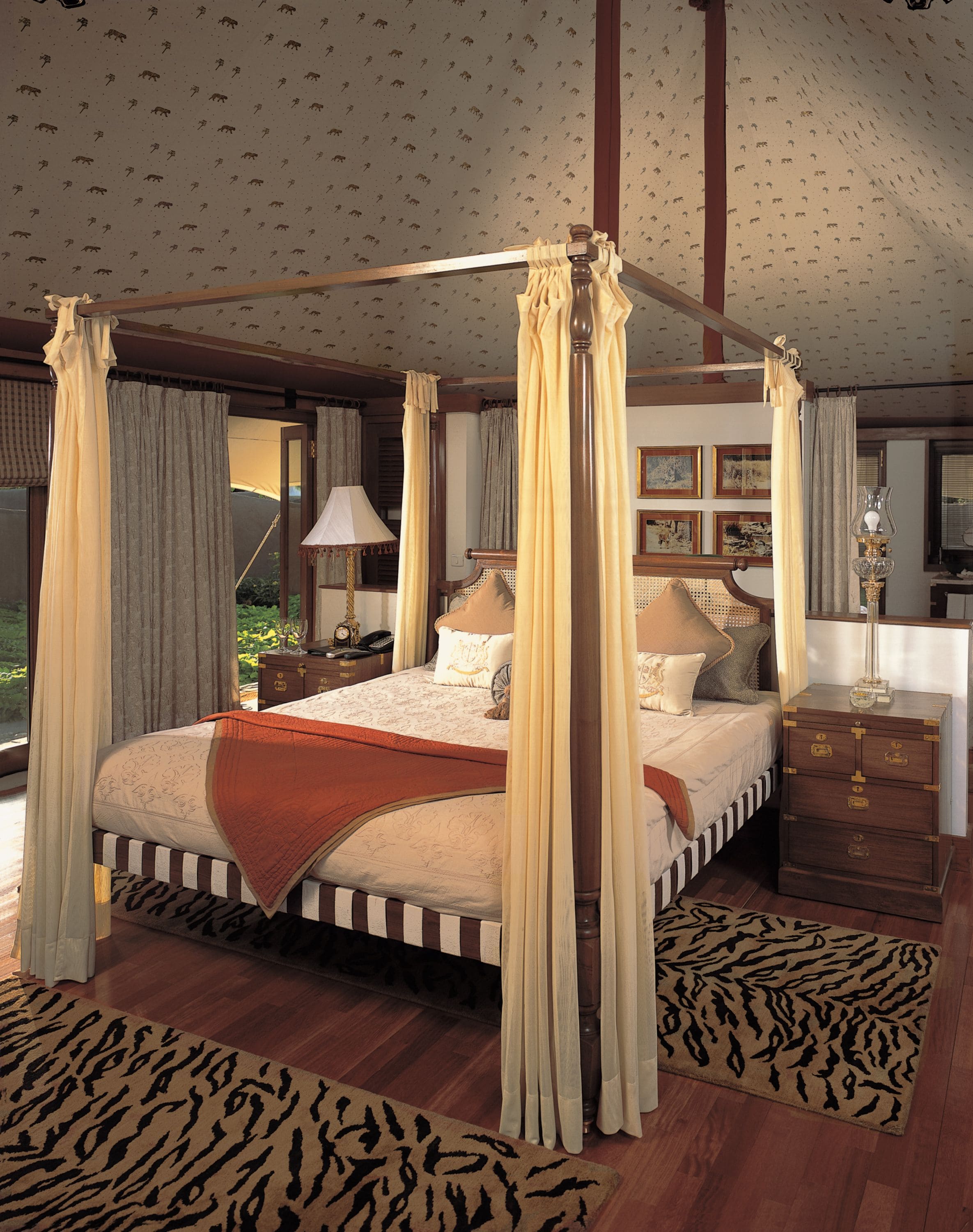 luxury tent, 1 king bed | premium bedding, minibar, in-room safe, desk