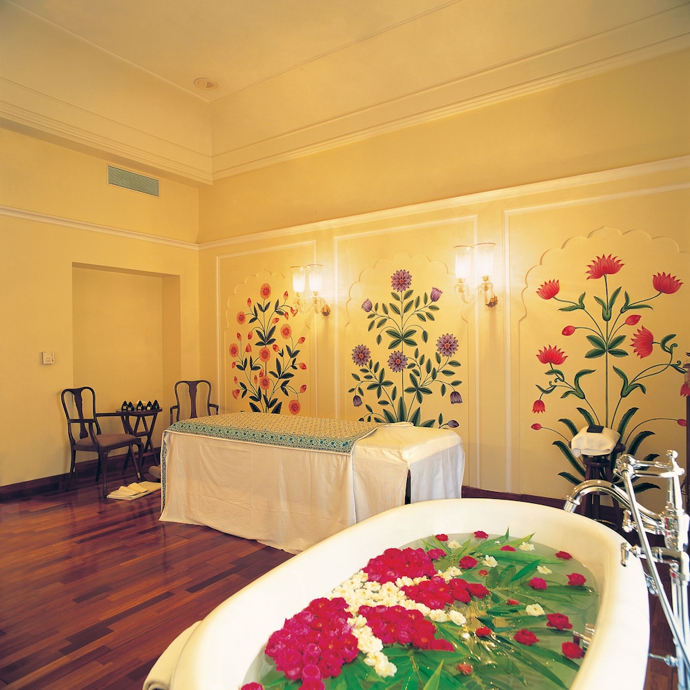 The Oberoi Vanyavilas Wildlife Resort, Ranthambore by null