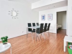 Desk, soundproofing, iron/ironing board, cots/infant beds - All Suites Perth (Perth)