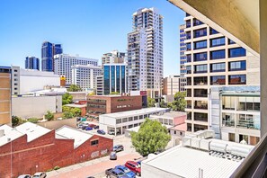 Standard Apartment, 1 Bedroom, Queen Bed, Non Smoking, Balcony | Balcony