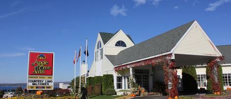 A hotel with a large sign advertising amenities like indoor pool, spa, and balconies.
