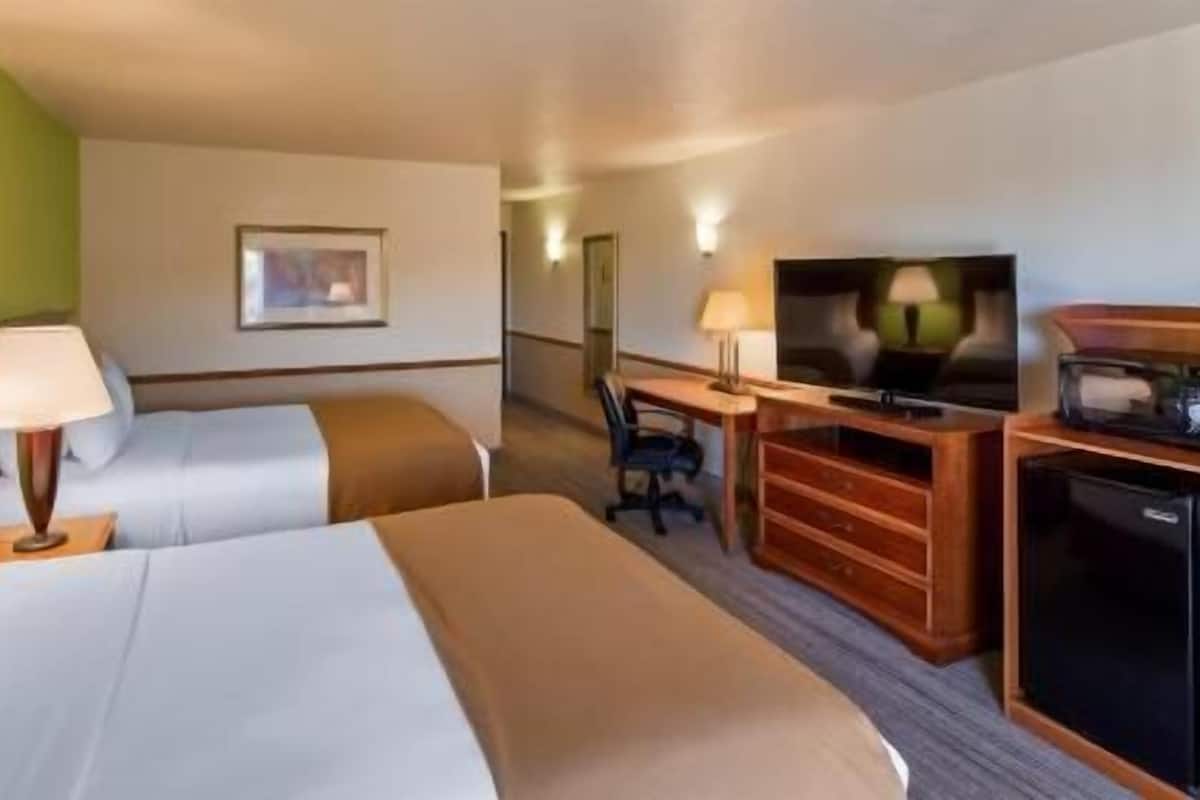 Soundproofing, iron/ironing board, free cribs/infant beds, free WiFi