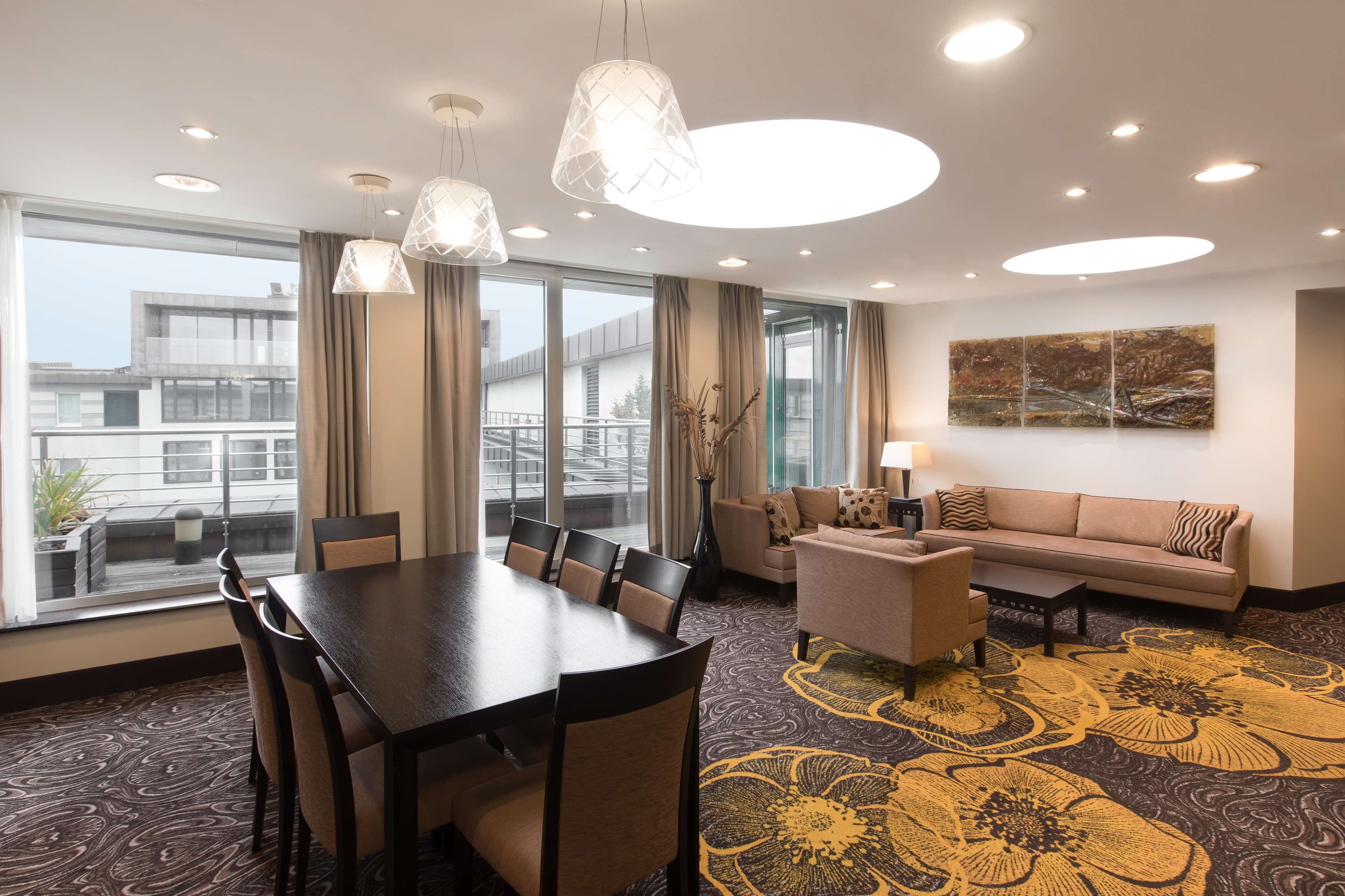 Hypo-allergenic bedding, minibar, in-room safe, desk