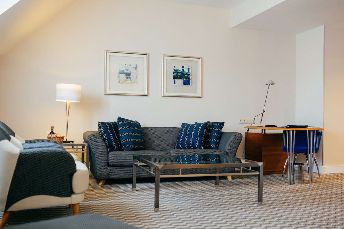 Junior Suite (Square View) | Hypo-allergenic bedding, minibar, in-room safe, desk