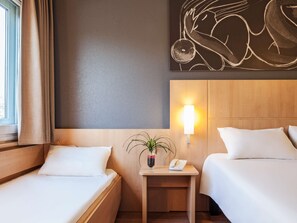 Standard Room, 1 double bed and 1 twin bed | Desk, soundproofing, iron/ironing board, free WiFi