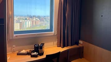 Bureau, chambres insonorisées, fer et planche à repasser, Wi-Fi gratuit