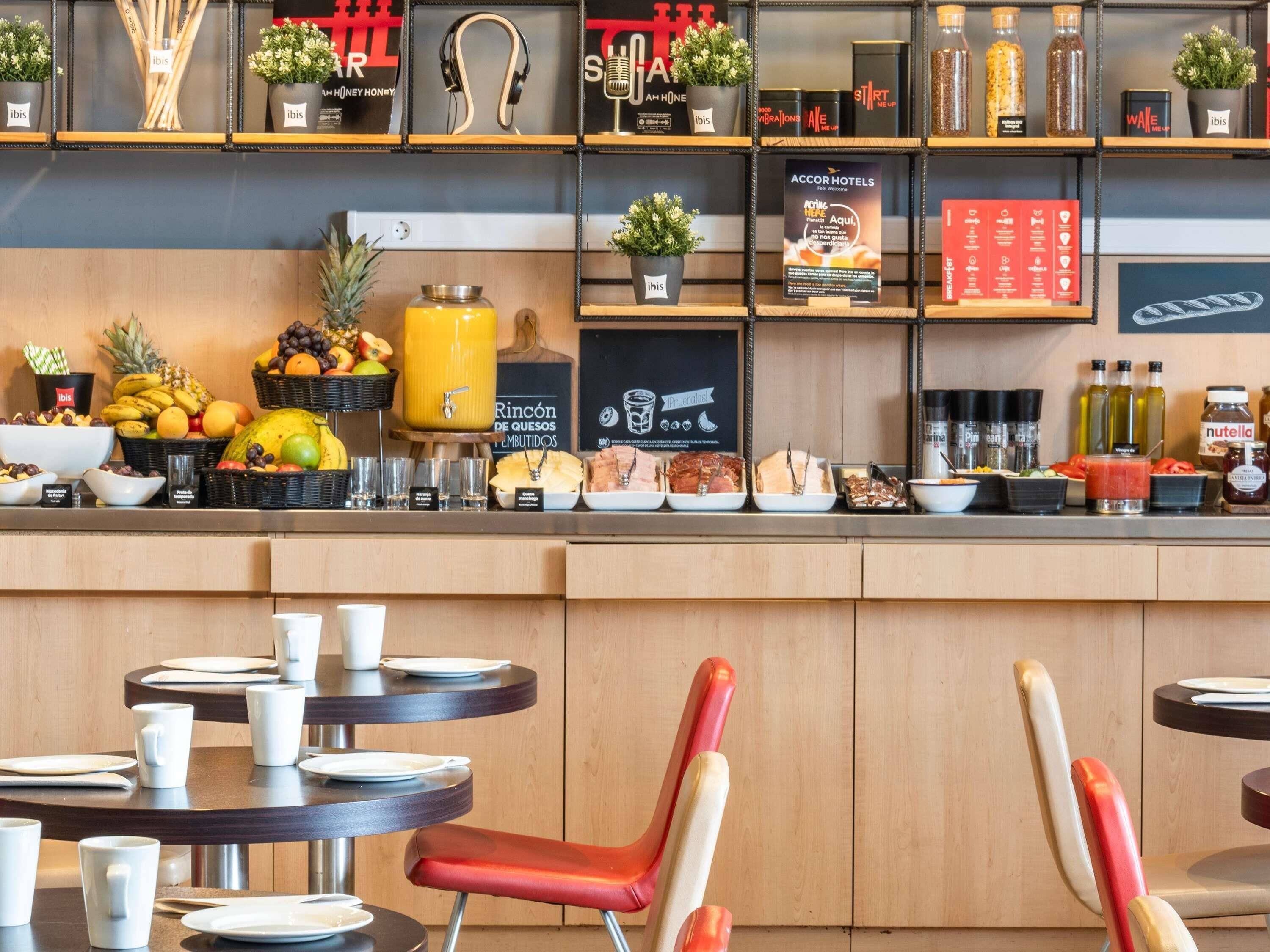 Se ofrece un desayuno bufé todos los días (por un coste adicional)