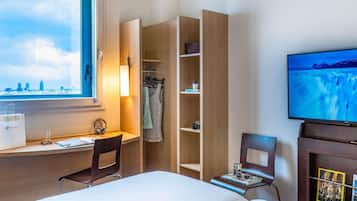Standaard kamer, 2 eenpersoonsbedden | Een bureau, geluiddichte muren, een strijkplank/strijkijzer, gratis wifi