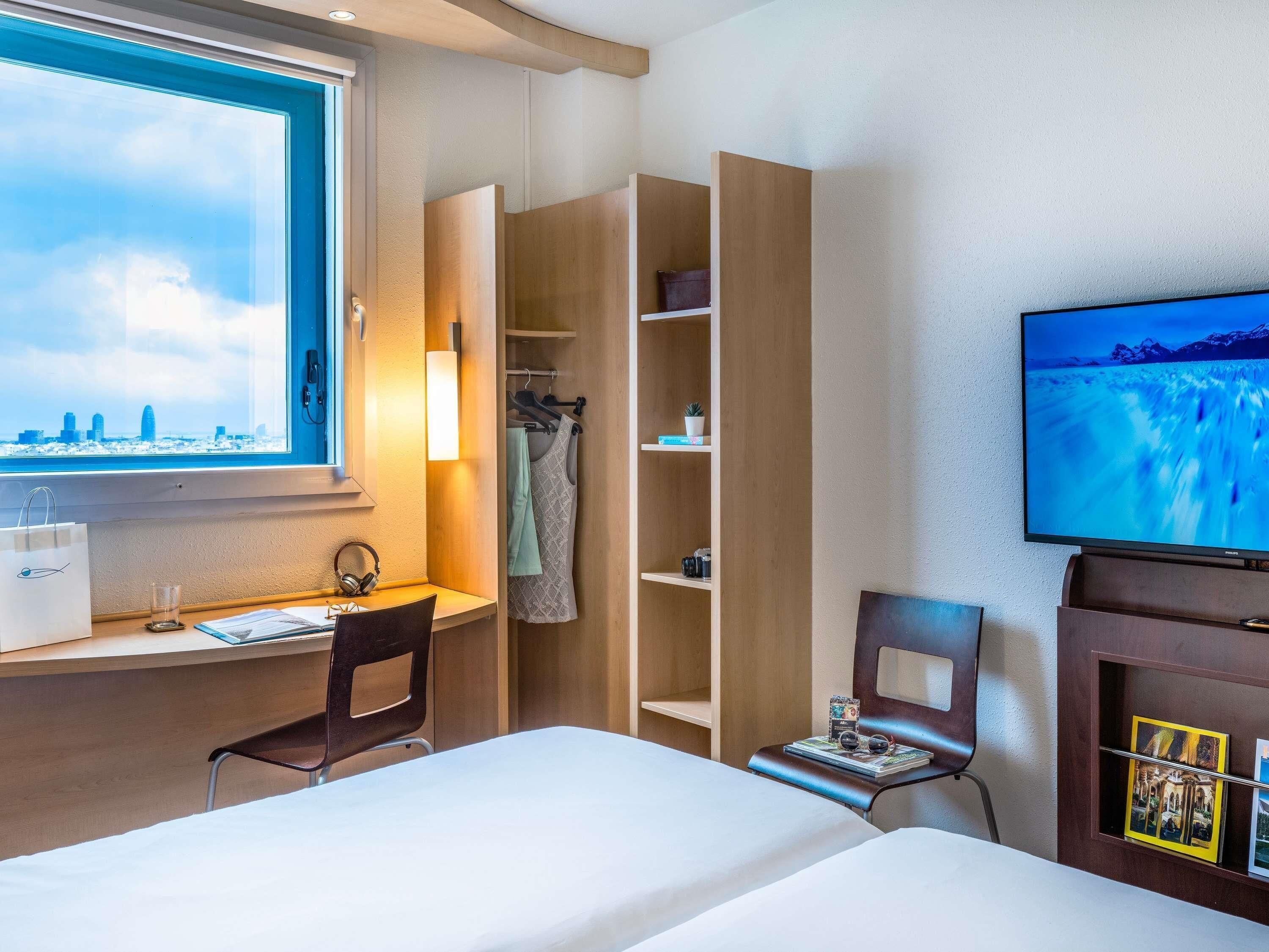 Kamar Standar, 2 Tempat Tidur Twin | Meja kerja, kedap suara, setrika/meja setrika, dan Wi-Fi gratis