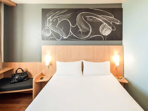 Desk, soundproofing, iron/ironing board, free WiFi - ibis Barcelona Meridiana (Barcelona)